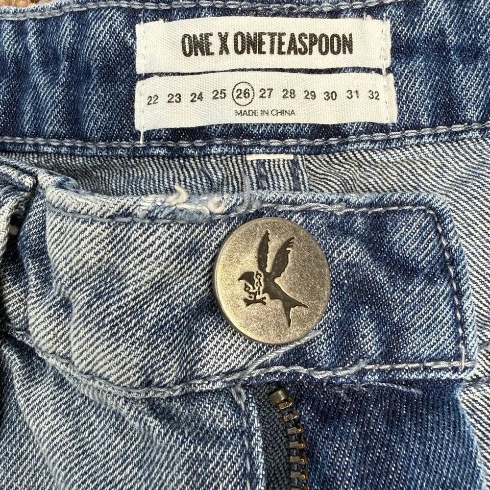 One Teaspoon Legends‎ Shorts 26 Distressed High Rise Raw Hem Jeans Mid Length